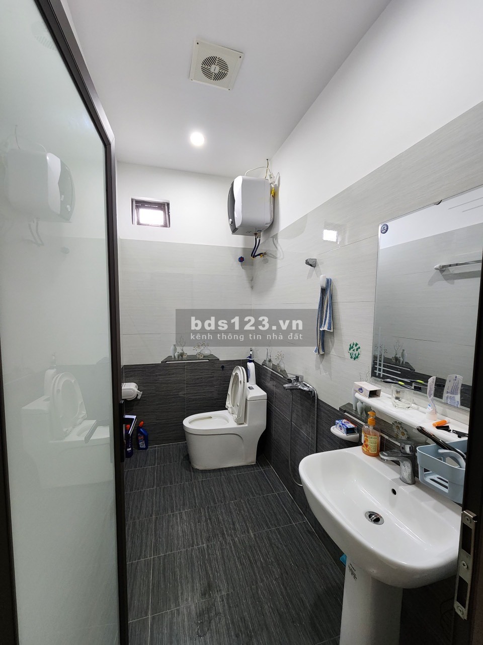 Bán nhà sát lô 27 Lê Hồng Phong 51,4 m2 x 3,5 tầng. Giá 2.690 Tỷ.