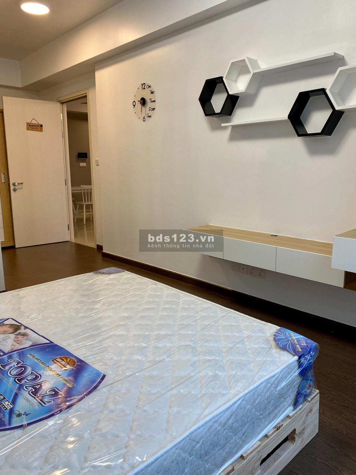Chuyển nhượng căn 2pn diện tích 92m2 nội thất đầy đủ nhà đẹp giá 5,5 tỷ đã có sổ - Vista Verde