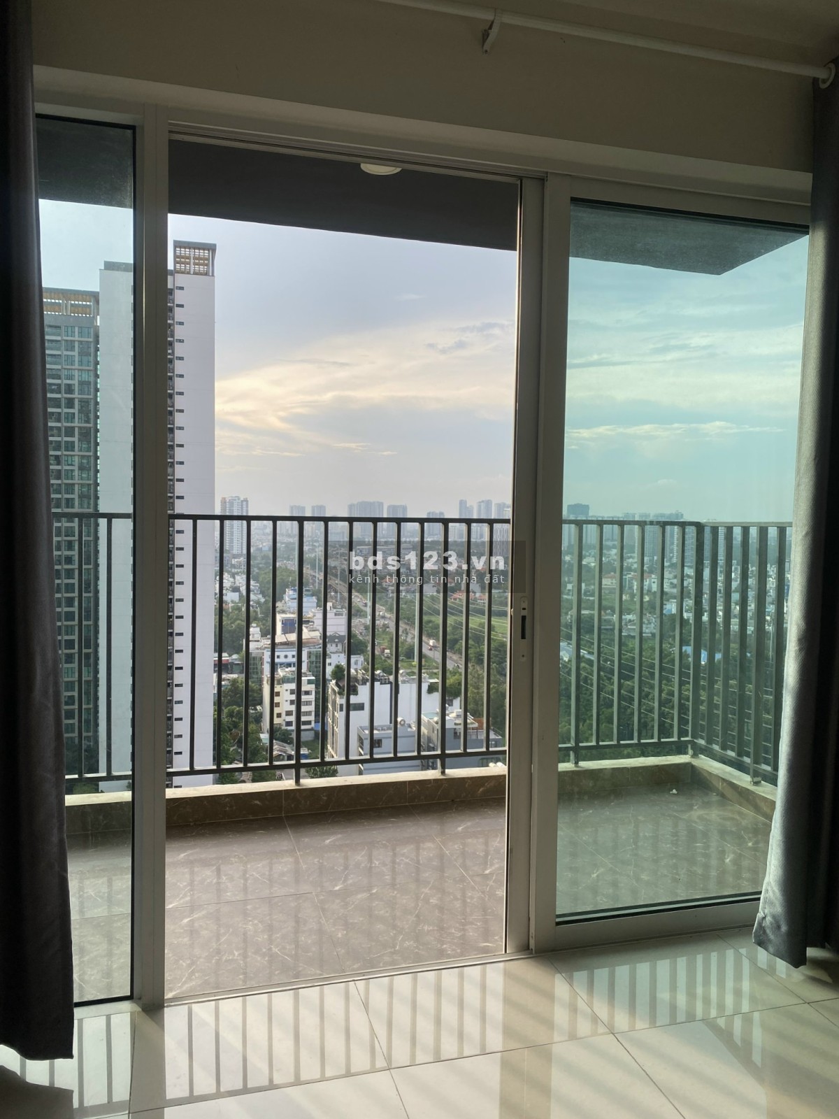 Cho thuê 2pn Vista Verde 89m2 giá tốt 16,5 triệu nội thất đầy đủ, lh Trang 0941950241