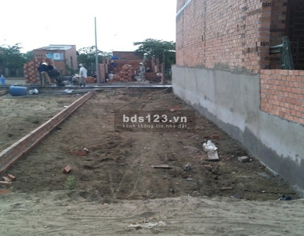 Cần báng gấp lô đất 80m2 vị trí đẹp Tân Uyên
