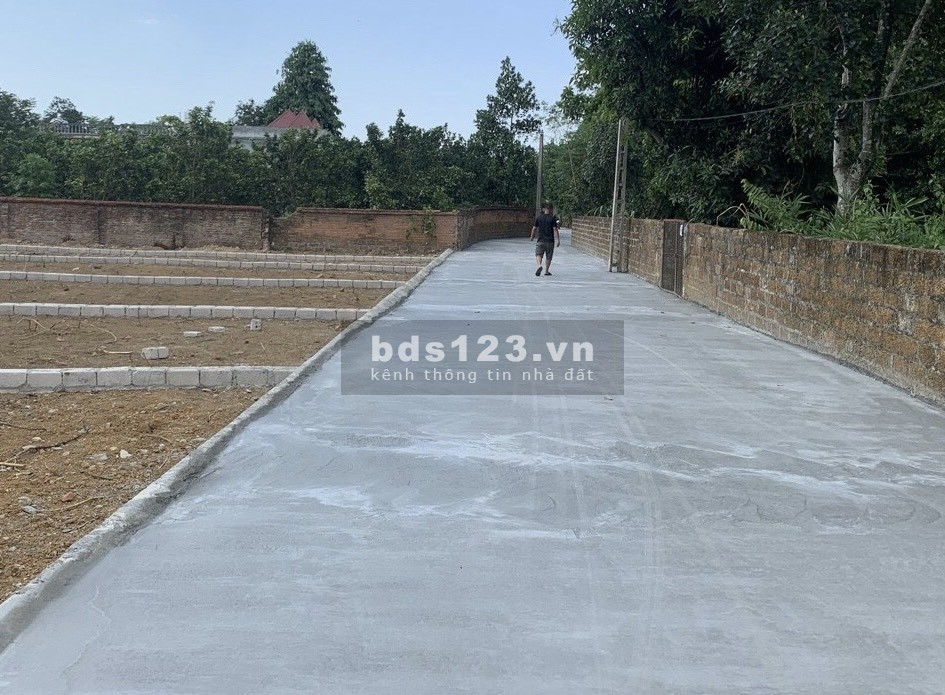 Cần báng gấp lô đất 80m2 vị trí đẹp Tân Uyên