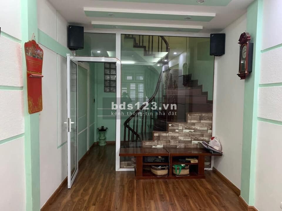Cần bán nhanh nhà trong ngõ 96 ở Đê La Thành