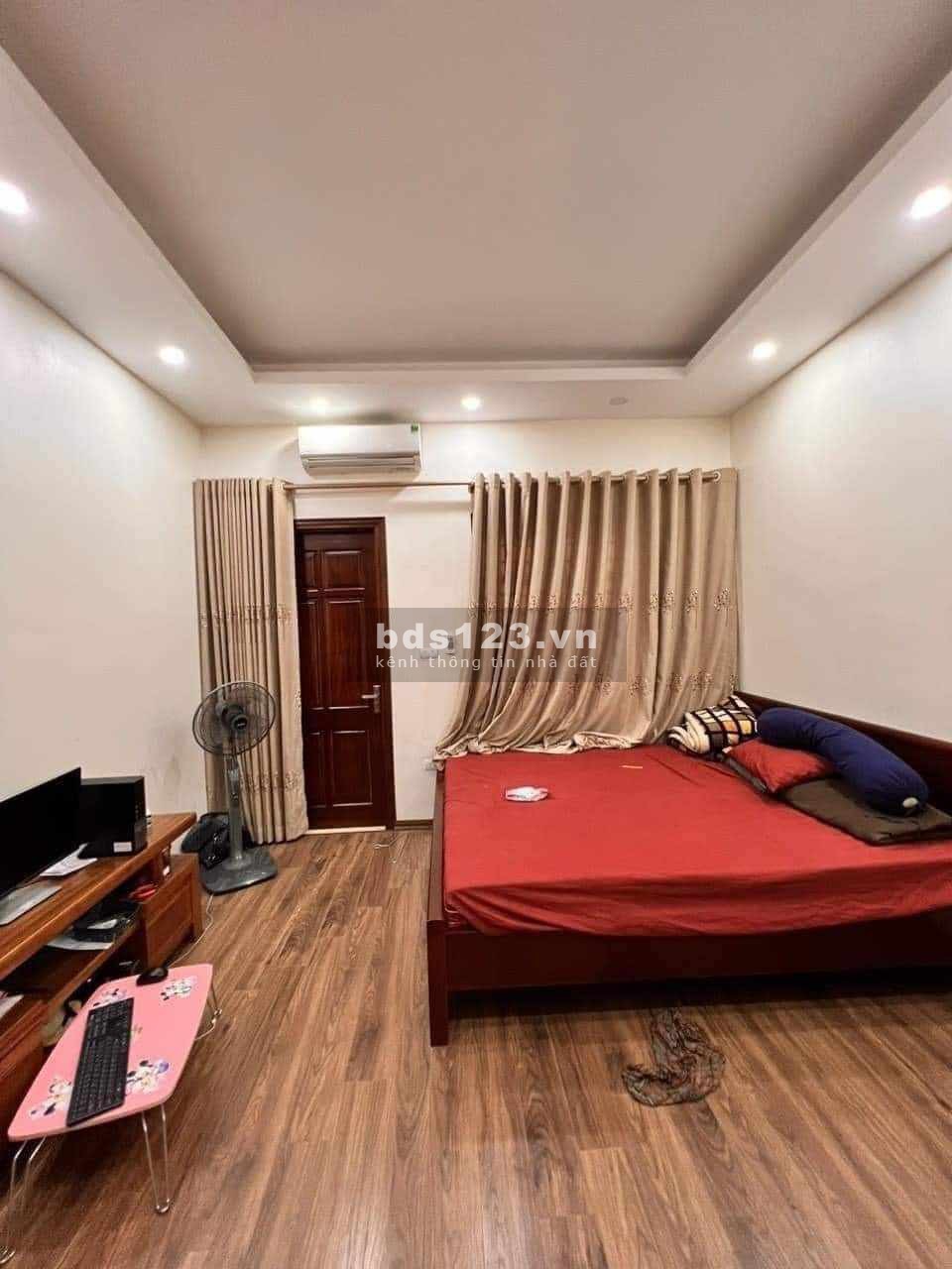 Bán nhà gấp, diện tích 45m2, mặt tiền 4.3m Hà Nội