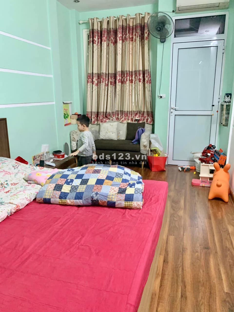 Cần bán nhanh nhà trong ngõ 96 ở Đê La Thành