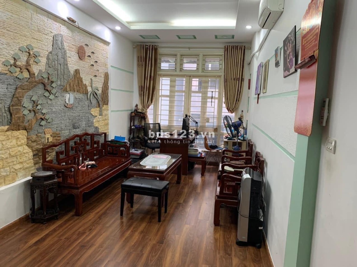 Cần bán nhanh nhà trong ngõ 96 ở Đê La Thành