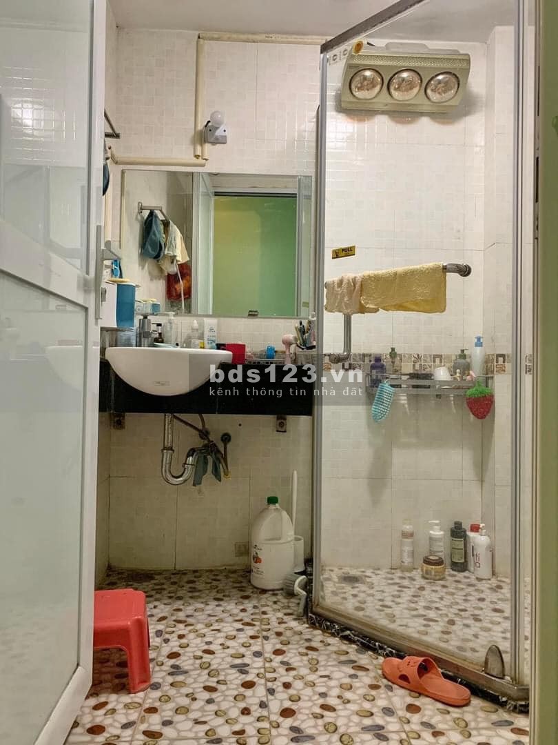Cần bán nhanh nhà trong ngõ 96 ở Đê La Thành