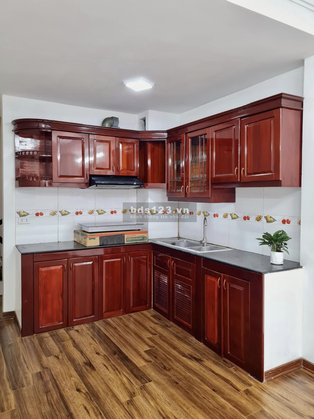 Bán nhà Tây Hồ, cực gần phố, gần Hồ Tây, oto đỗ cách nhà 20m, 30m2, chỉ 3.9 tỷ