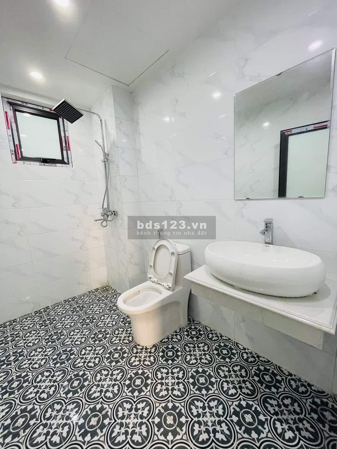 Bán nhà 3,85 tỷ (có thể thương lượng), nhà 5 tầng, diện tích 32m2, Hoàng Đạo Thành - Thanh Xuân.