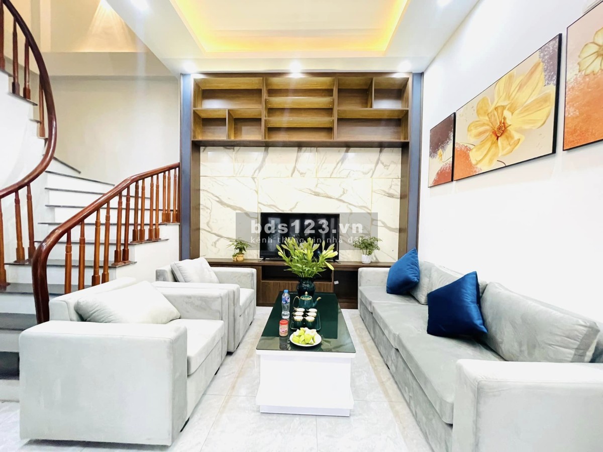 Chỉ với 3,5 tỷ ( con TL) có ngay nhà 5 tầng X 36 M2 tại Nguyễn Trãi, Thanh Xuân. Trung tâm