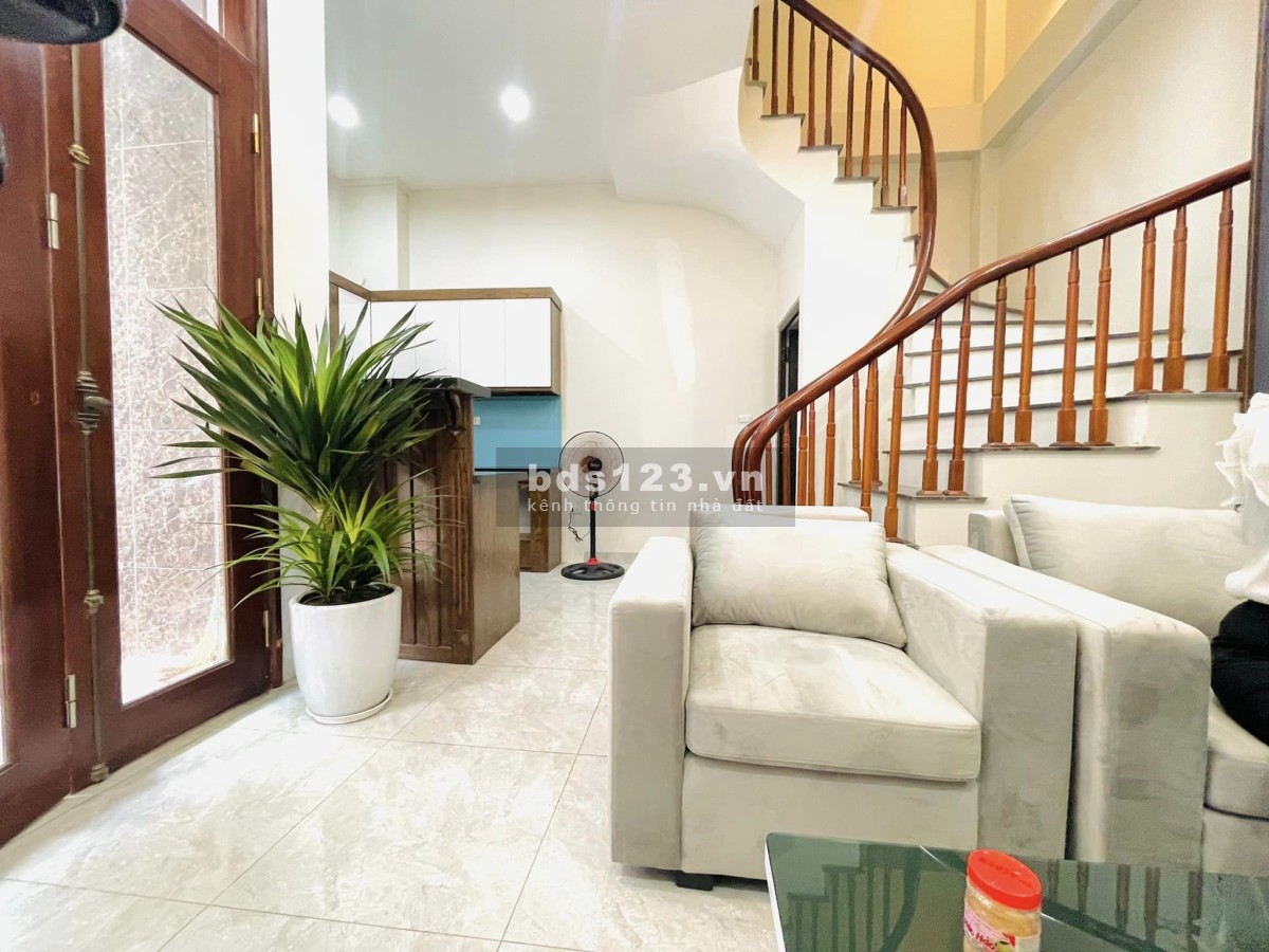 Chỉ với 3,5 tỷ ( con TL) có ngay nhà 5 tầng X 36 M2 tại Nguyễn Trãi, Thanh Xuân. Trung tâm