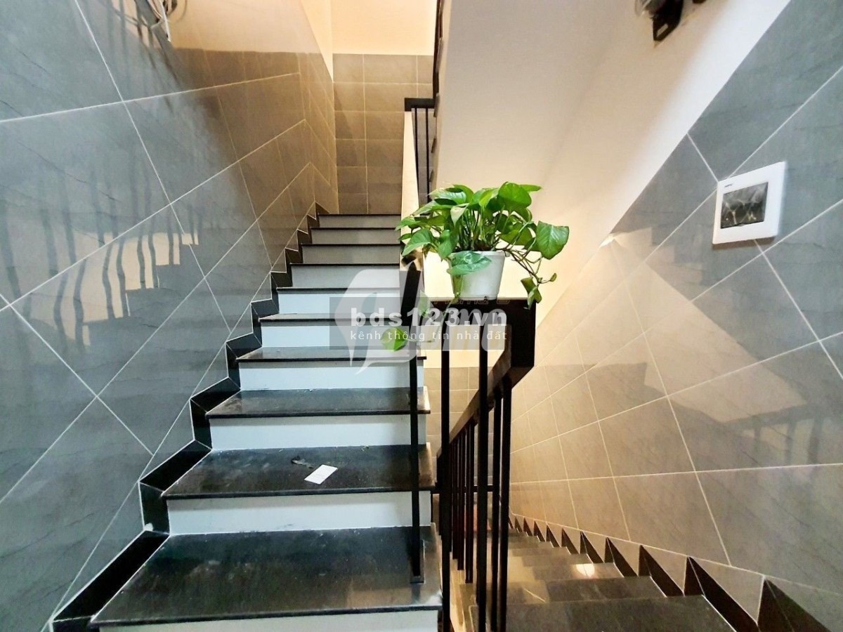 Căn hộ 30m2 full nội thất mới ,view bancon ,free xe ,gần đại học hutech ,bình thạnh