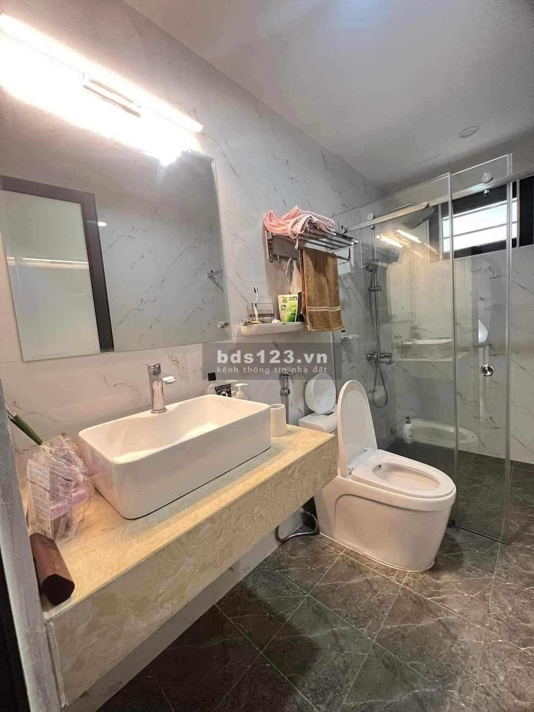 Nhà Hot Võng Thị, ô tô 5 tạ qua nhà, thiết kế hiện đại, diện tích 50M2, mặt tiền 8M, tầng