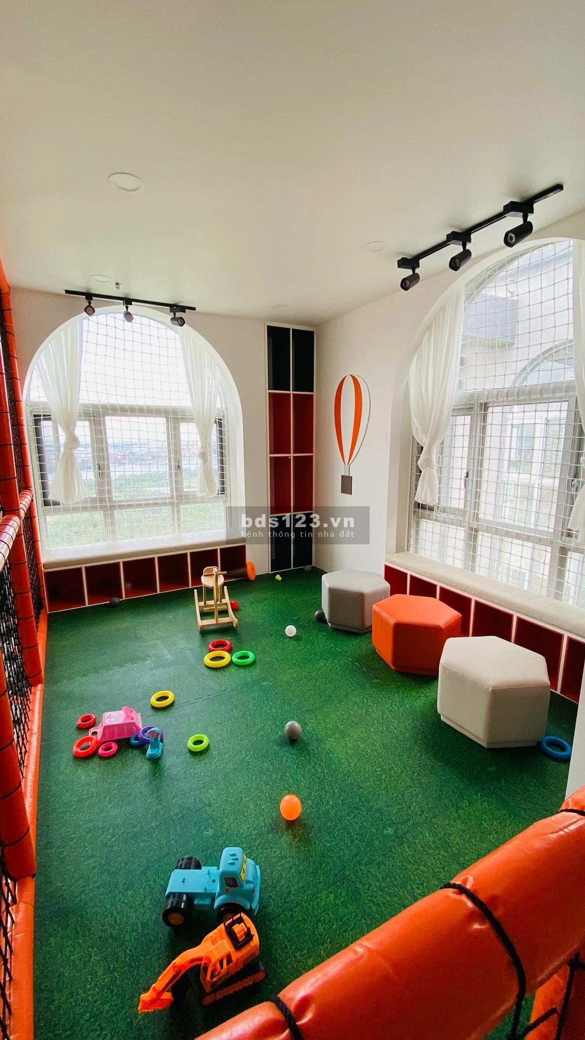 Bán căn hộ Paris Hoàng Kim 99m2 : 3PN giá 6,9 tỷ/căn, tầng trung view đẹp - 0909 407 949