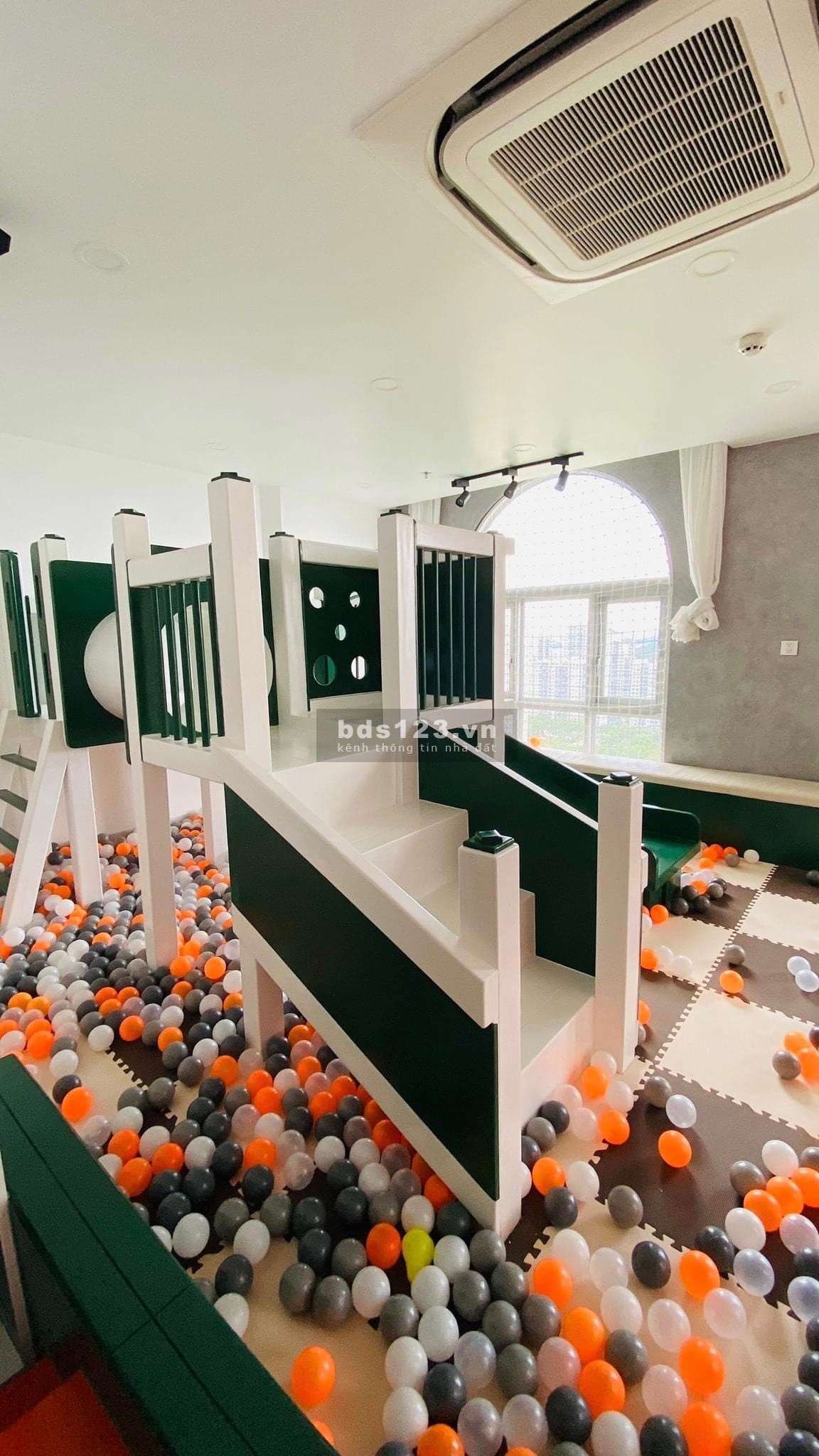 Bán căn hộ Paris Hoàng Kim 99m2 : 3PN giá 6,9 tỷ/căn, tầng trung view đẹp - 0909 407 949