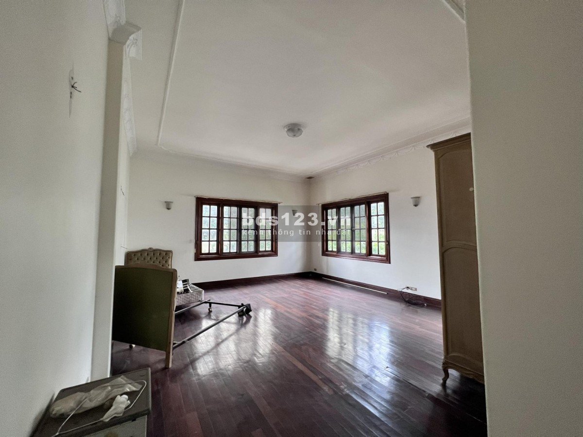 Bán Biệt thự sân vườn, khu víp đường Độc Lập, Bình Thọ, Thủ Đức. 700m2 thổ cư.