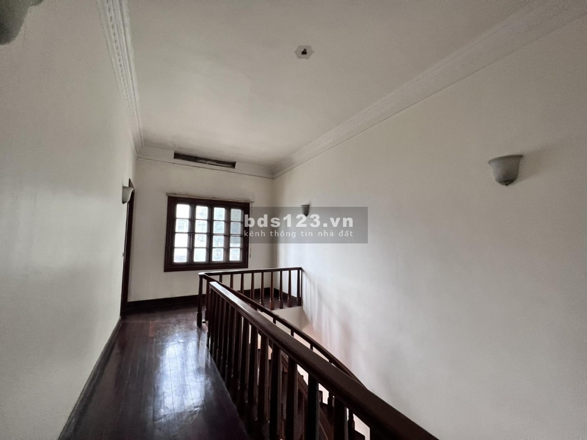 Bán Biệt thự sân vườn, khu víp đường Độc Lập, Bình Thọ, Thủ Đức. 700m2 thổ cư.