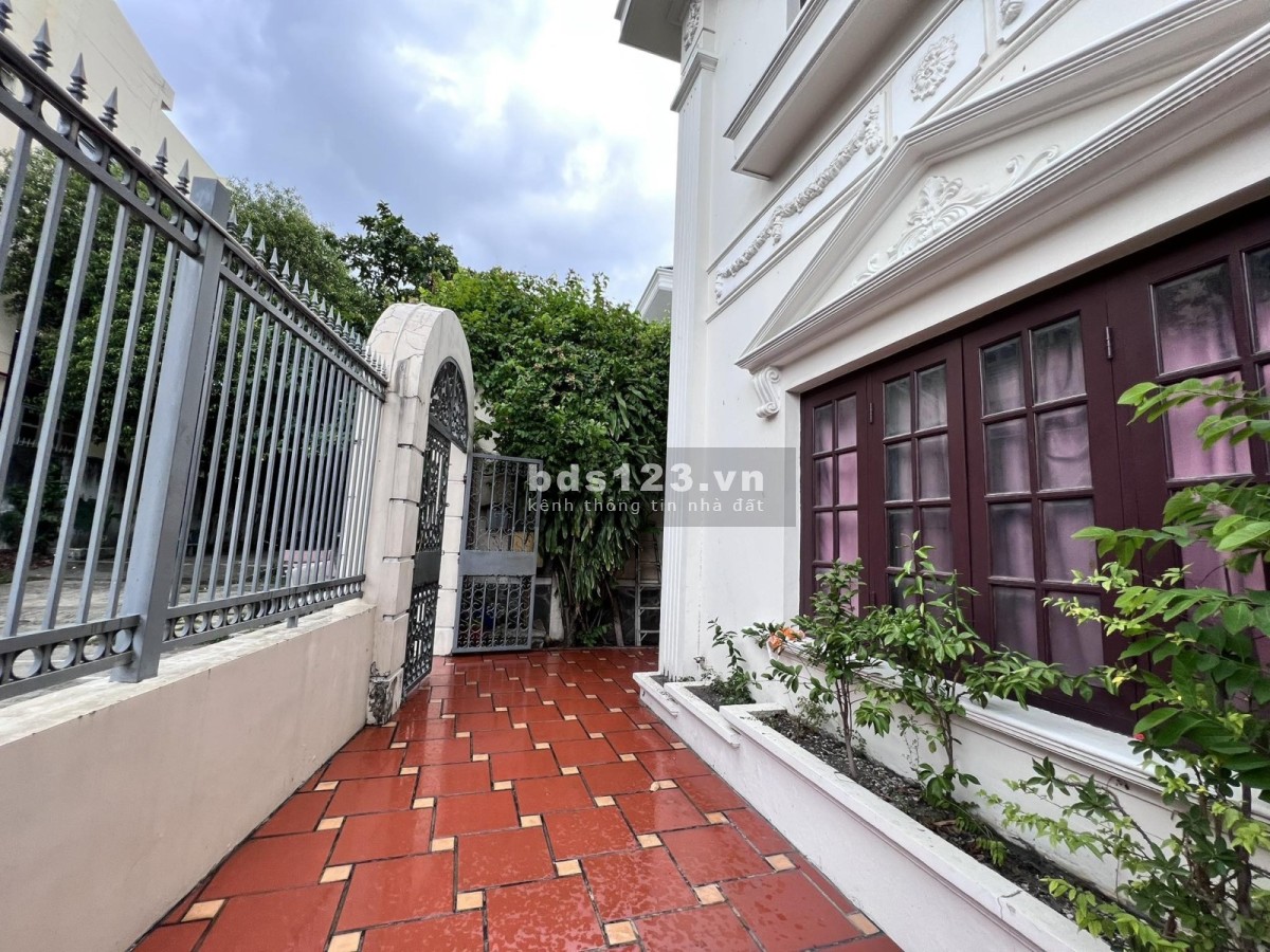 Bán Biệt thự sân vườn, khu víp đường Độc Lập, Bình Thọ, Thủ Đức. 700m2 thổ cư.