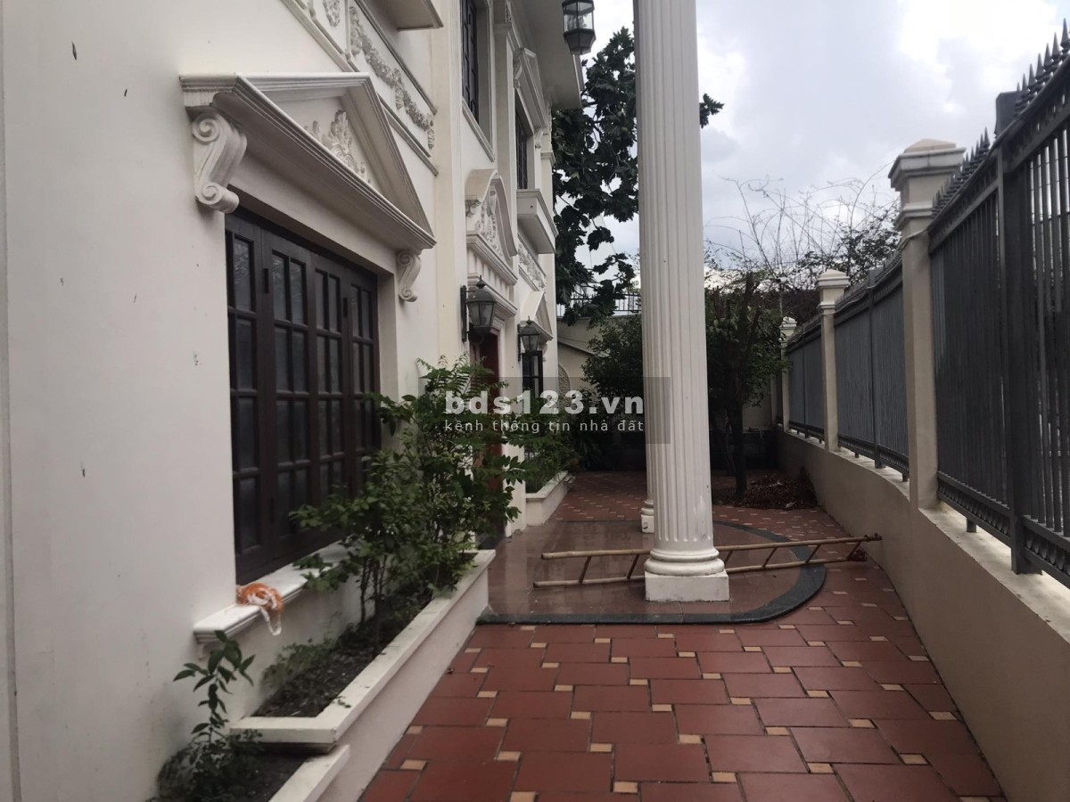 Bán Biệt thự sân vườn, khu víp đường Độc Lập, Bình Thọ, Thủ Đức. 700m2 thổ cư.