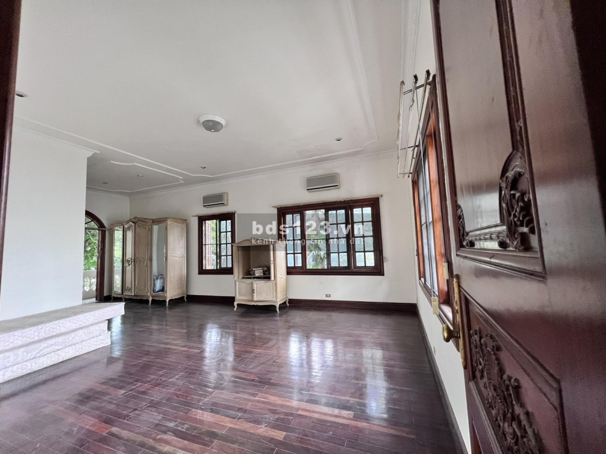Bán Biệt thự sân vườn, khu víp đường Độc Lập, Bình Thọ, Thủ Đức. 700m2 thổ cư.