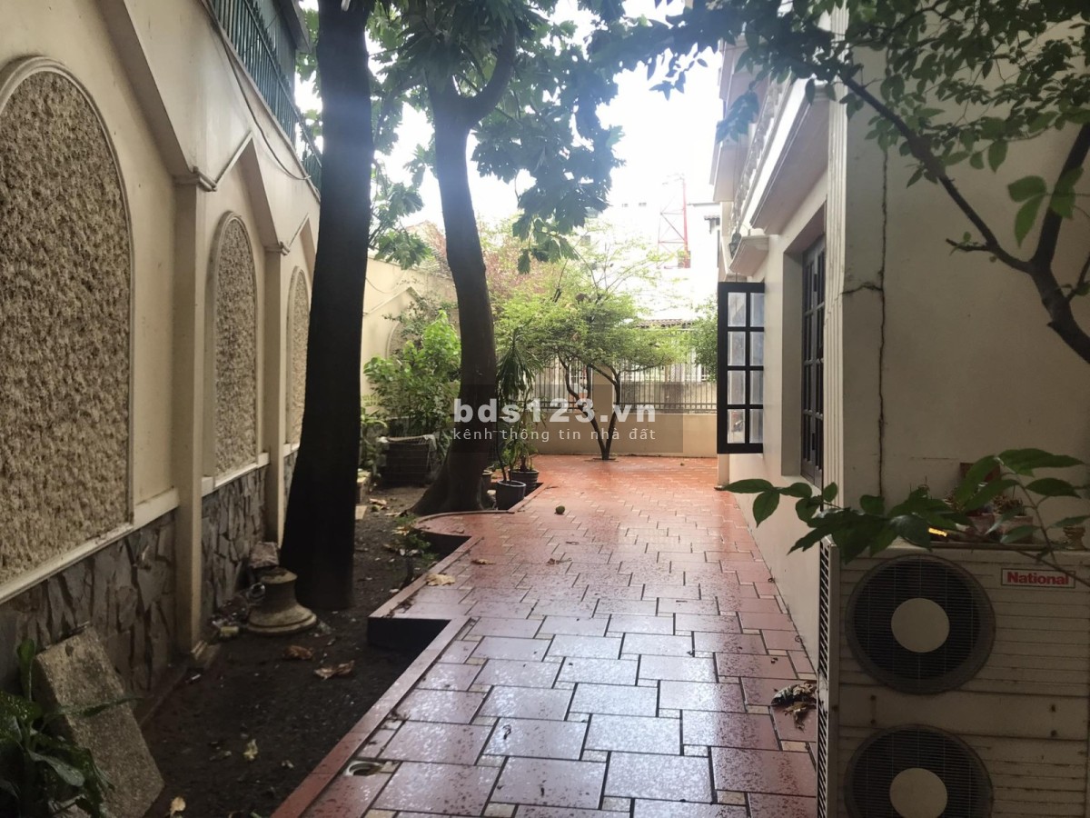 Bán Biệt thự sân vườn, khu víp đường Độc Lập, Bình Thọ, Thủ Đức. 700m2 thổ cư.