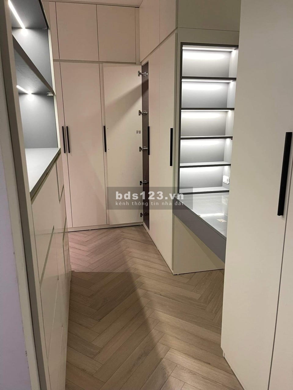 Bán nhà phố Nguyễn Phúc Lai, quận Đống Đa kinh doanh, thang máy 90m2x6T, MT 5,5m 26,9 tỷ