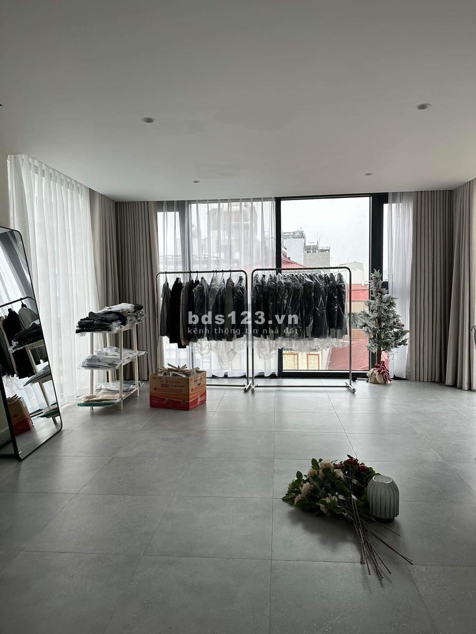 Bán nhà phố Nguyễn Phúc Lai, quận Đống Đa kinh doanh, thang máy 90m2x6T, MT 5,5m 26,9 tỷ