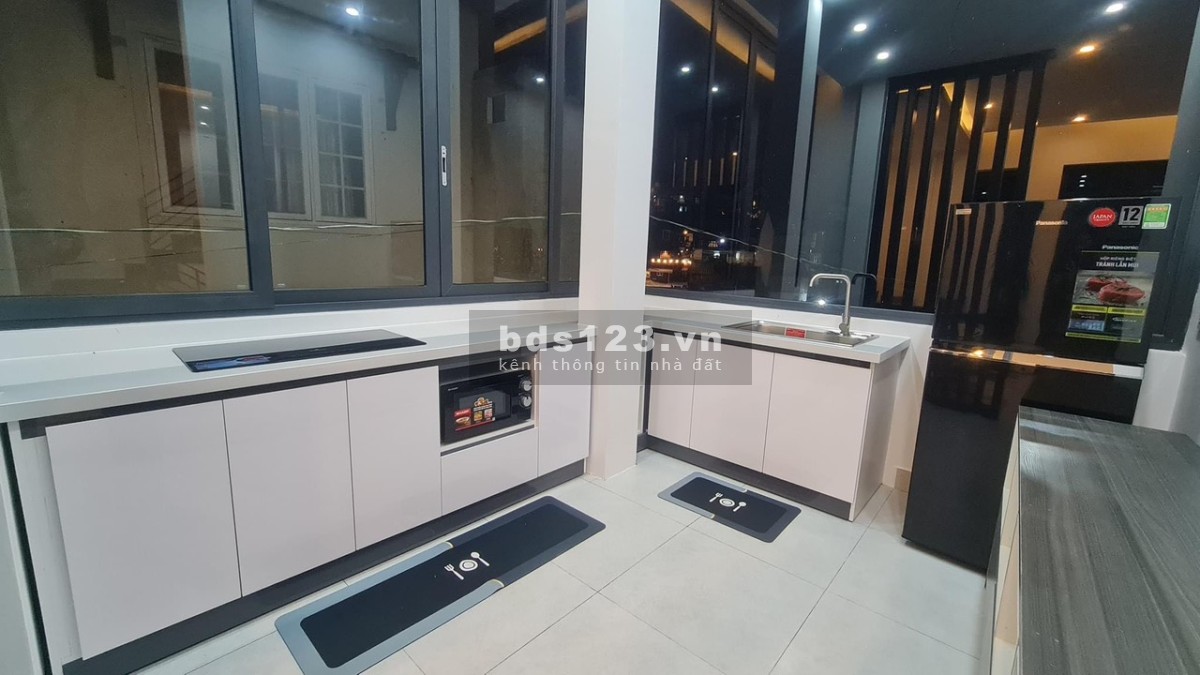 Bán khách sạn 2 mặt tiền đường nhựa ngay trung tâm Đà Lạt
