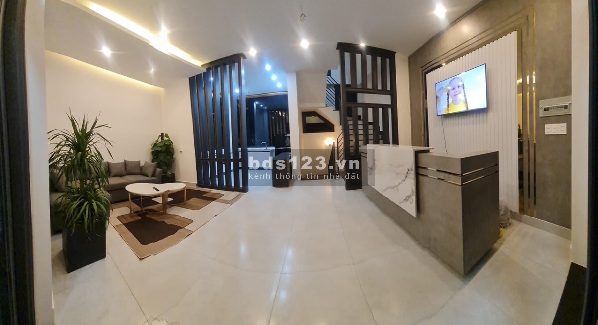 Bán khách sạn 2 mặt tiền đường nhựa ngay trung tâm Đà Lạt
