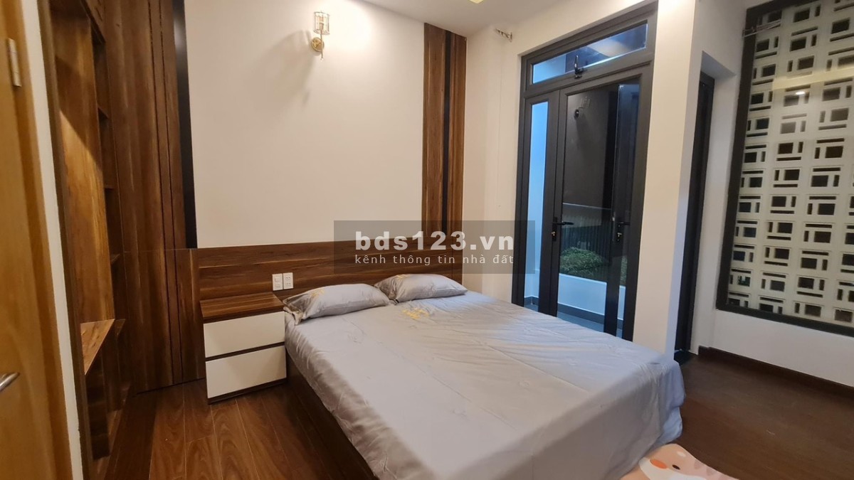 Bán khách sạn 2 mặt tiền đường nhựa ngay trung tâm Đà Lạt