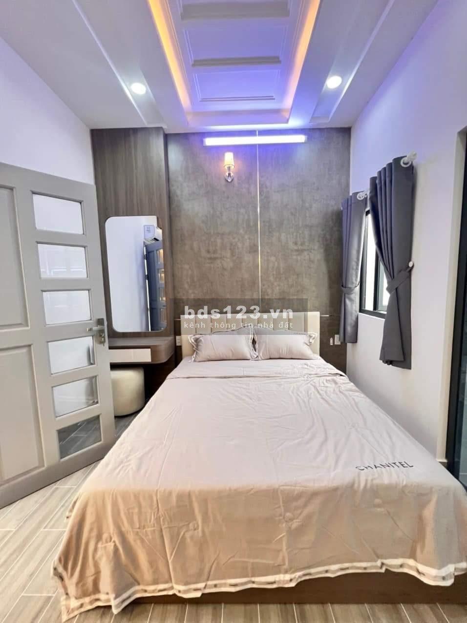 Bán nhà mới tinh, vừa xây, xách vali vào ở ngay, hxh, sổ hoàn công, DT 4.5x12.5m, 2 tầng và 3wc