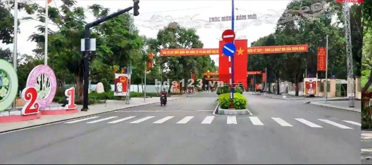 Tôi chủ sang gấp lô đất 2 MT 980m2 đường lớn, thông chợ, dân cư đông.