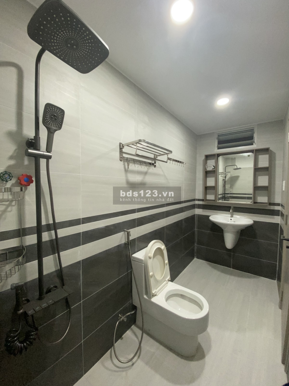 Căn hộ DV full nội thất - Khu vực TT Quận 3 - 6,5 triệu/tháng - 20 m2