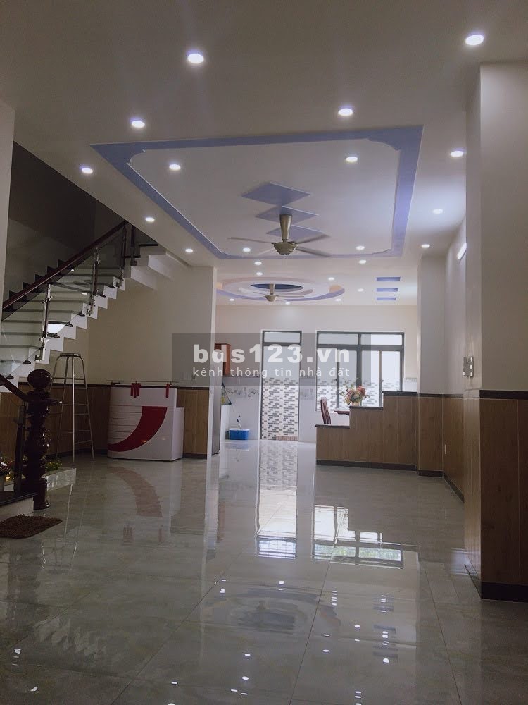 Cho thuê nhà nguyên căn đường ô tô thoáng mát 4pn/400m2 - 3lầu cao cấp chỉ 25 triêu lh: 0938 418 298
