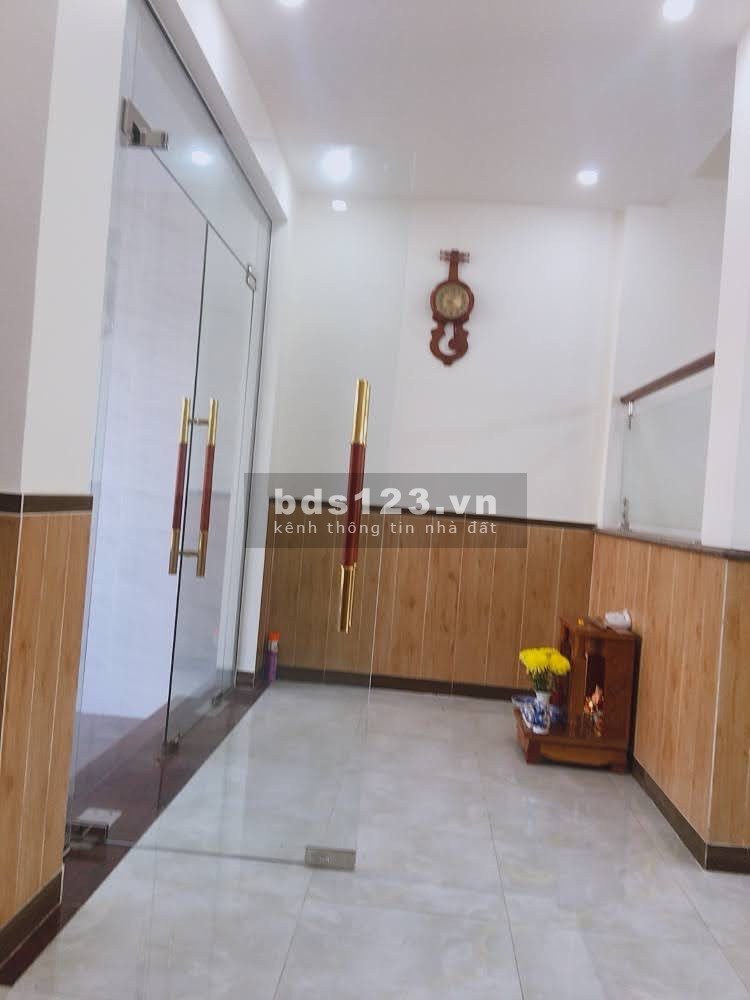 Cho thuê nhà nguyên căn đường ô tô thoáng mát 4pn/400m2 - 3lầu cao cấp chỉ 25 triêu lh: 0938 418 298