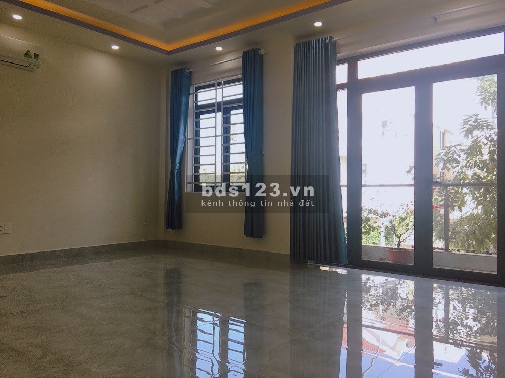 Cho thuê nhà nguyên căn đường ô tô thoáng mát 4pn/400m2 - 3lầu cao cấp chỉ 25 triêu lh: 0938 418 298