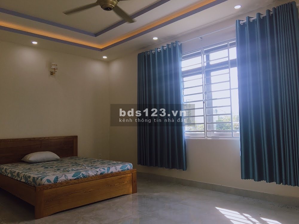 Cho thuê nhà nguyên căn đường ô tô thoáng mát 4pn/400m2 - 3lầu cao cấp chỉ 25 triêu lh: 0938 418 298