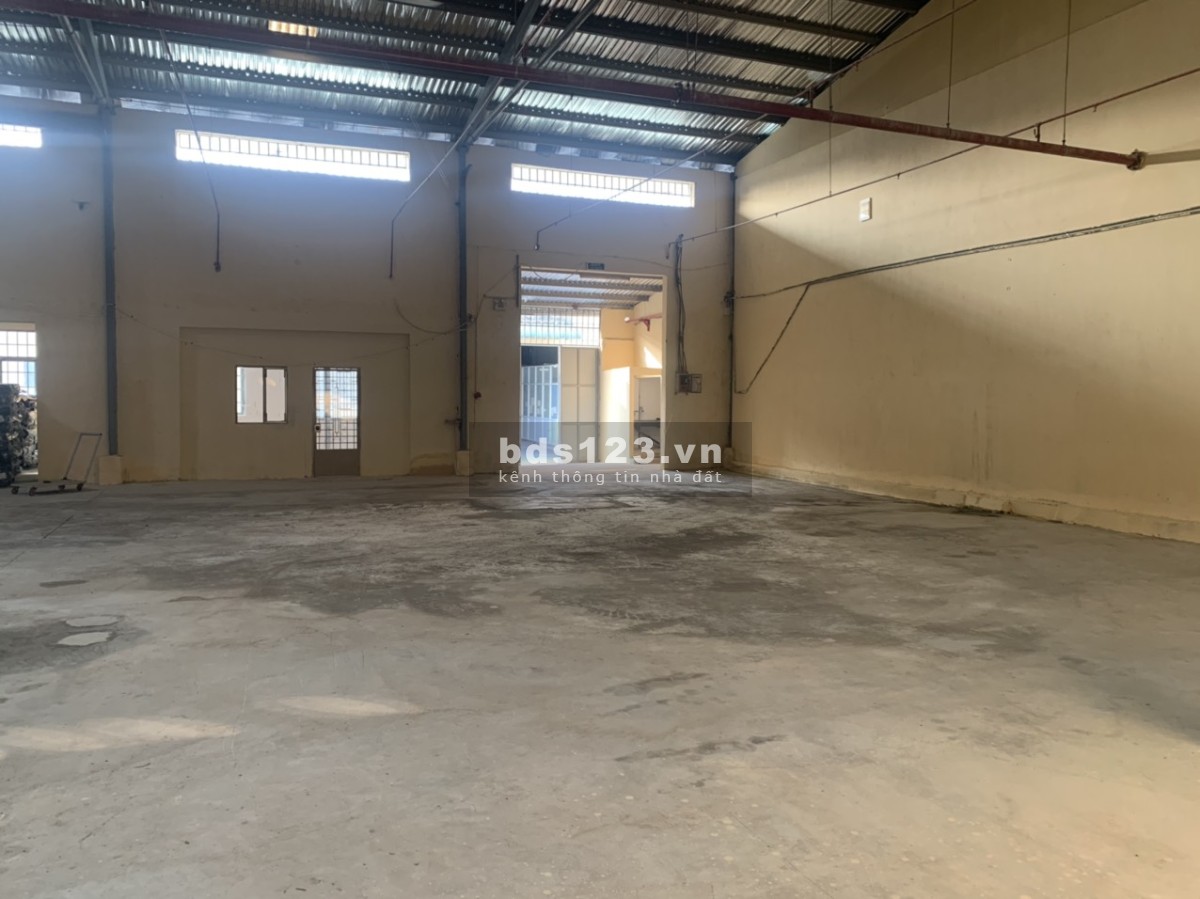 Cho thuê kho xưởng 325m2 vị trí đẹp mặt tiền đường QL1A, Bình Tân.
