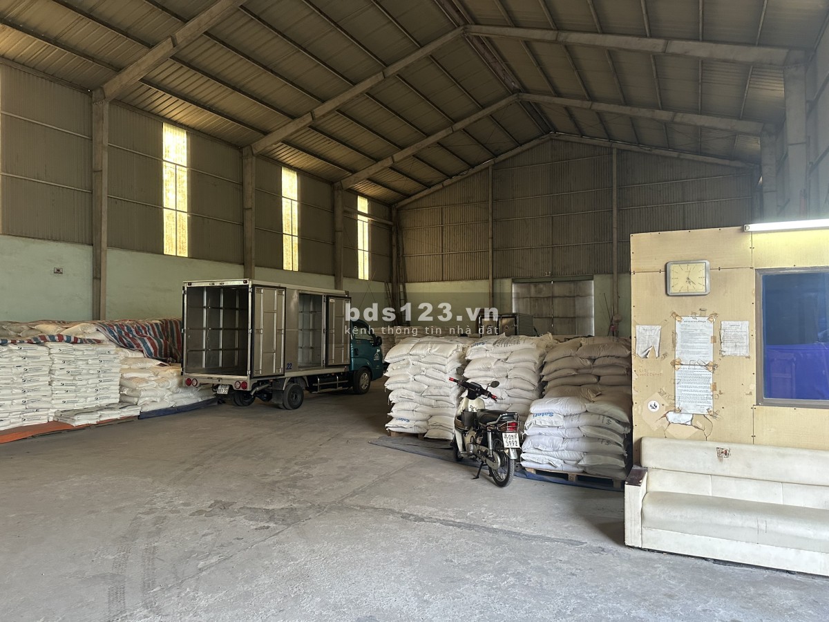 Cho thuê kho xưởng đẹp 648m2 mặt tiền đường Tân Hòa Đông, Bình Tân