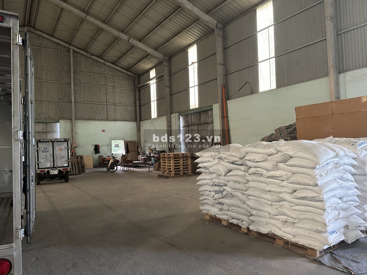 Cho thuê kho xưởng đẹp 648m2 mặt tiền đường Tân Hòa Đông, Bình Tân