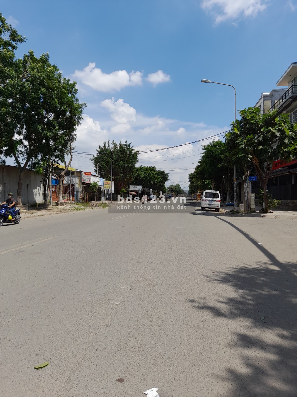 Cần cho thuê nhà xưởng 1000m2 trong KDC Vĩnh Lộc, quận Bình Tân.