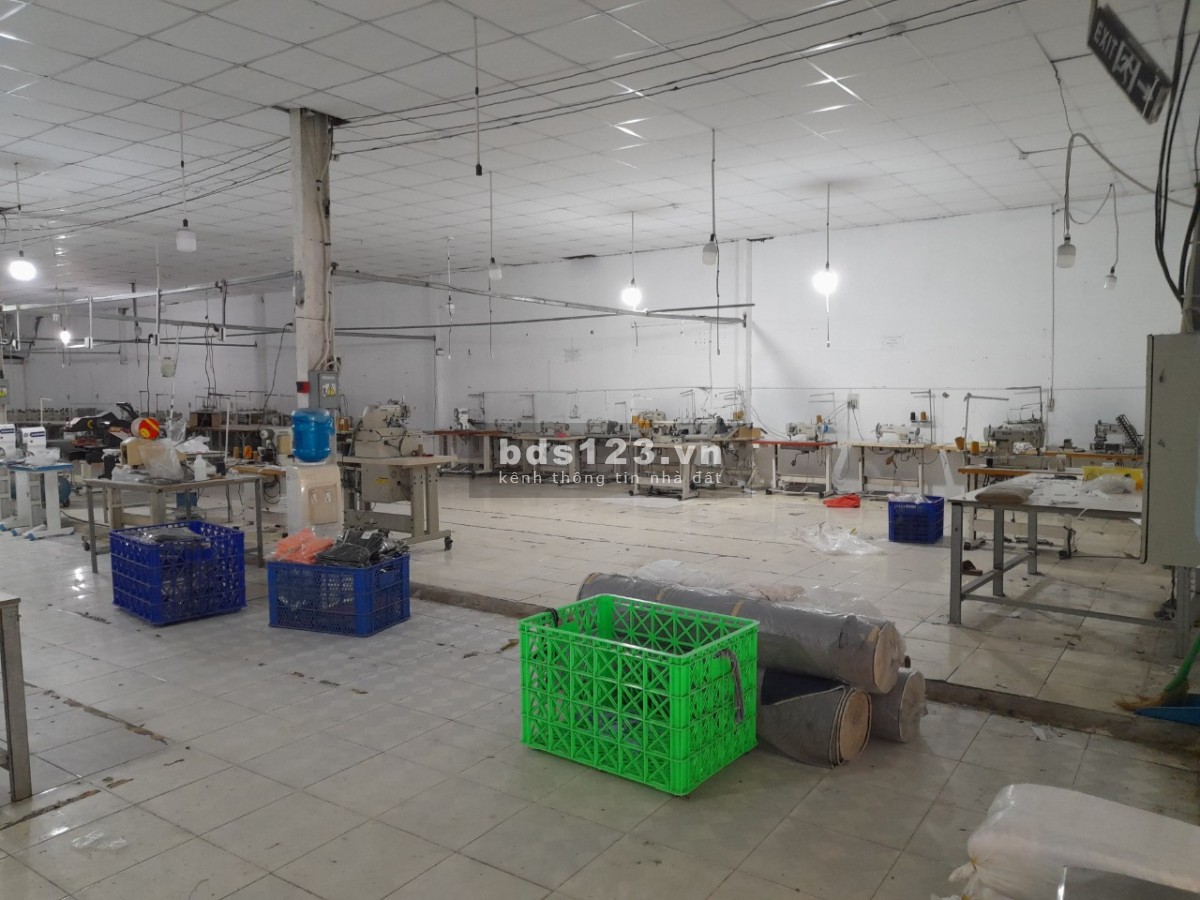 Cần cho thuê nhà xưởng 1000m2 trong KDC Vĩnh Lộc, quận Bình Tân.