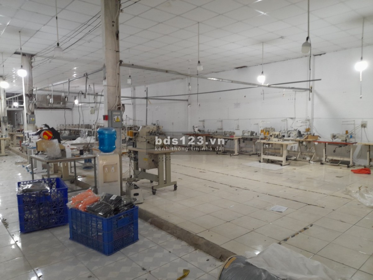 Cần cho thuê nhà xưởng 1000m2 trong KDC Vĩnh Lộc, quận Bình Tân.