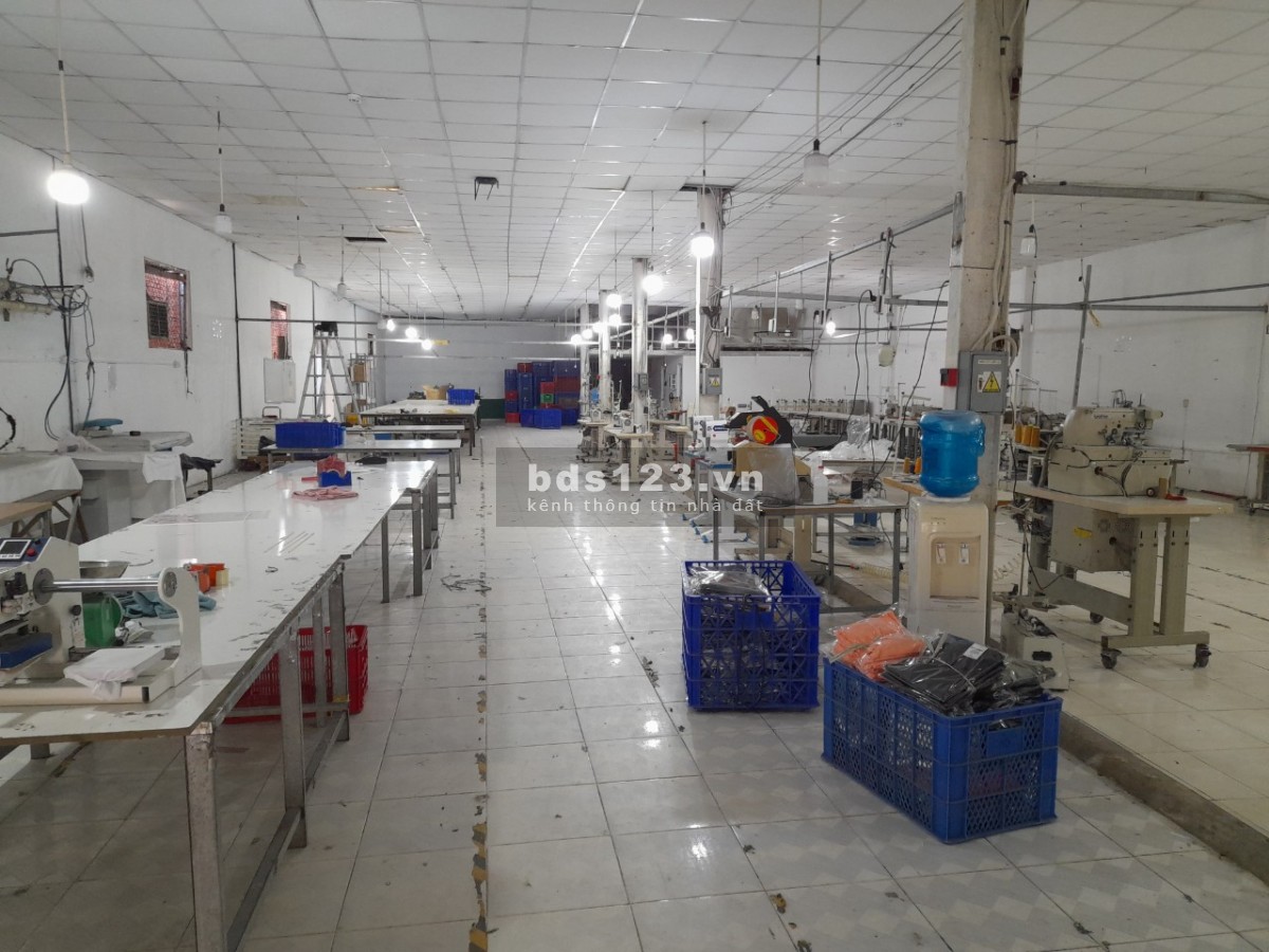 Cần cho thuê nhà xưởng 1000m2 trong KDC Vĩnh Lộc, quận Bình Tân.