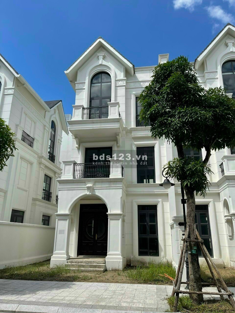 Bán cặp song lập Hải Âu 3 diện tích 300m2 giá 39.2 tỷ Vin Gia Lâm (0985941715)
