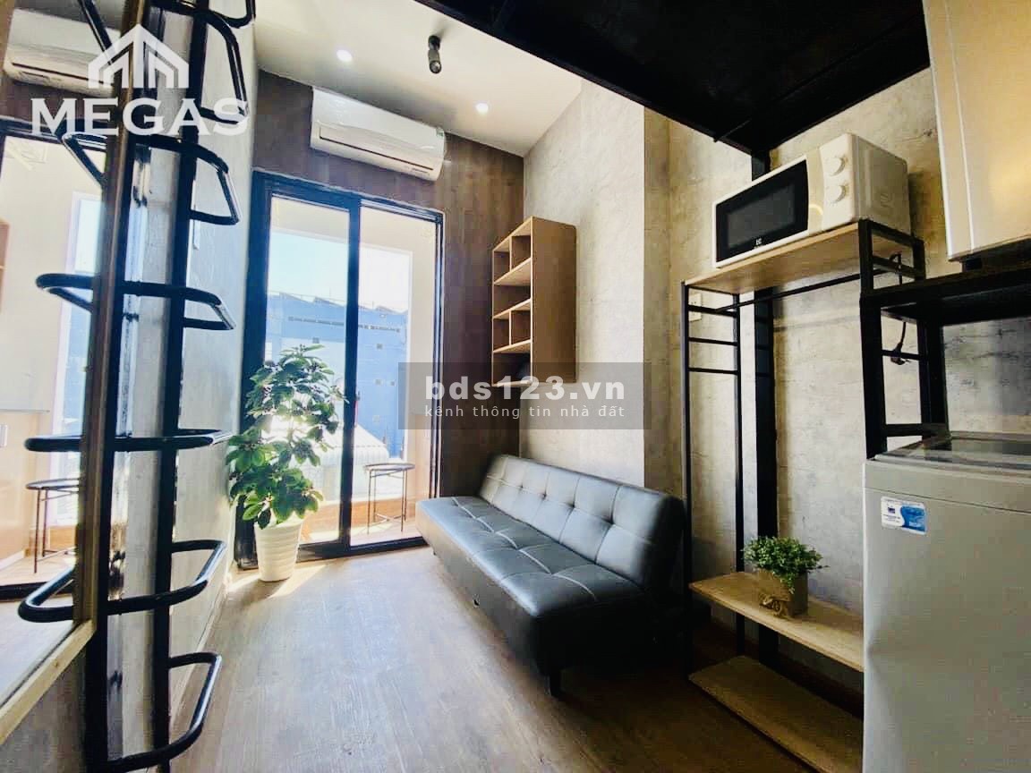 Phòng trọ ban công giá rẻ Q1_ ban công_ full nội thất