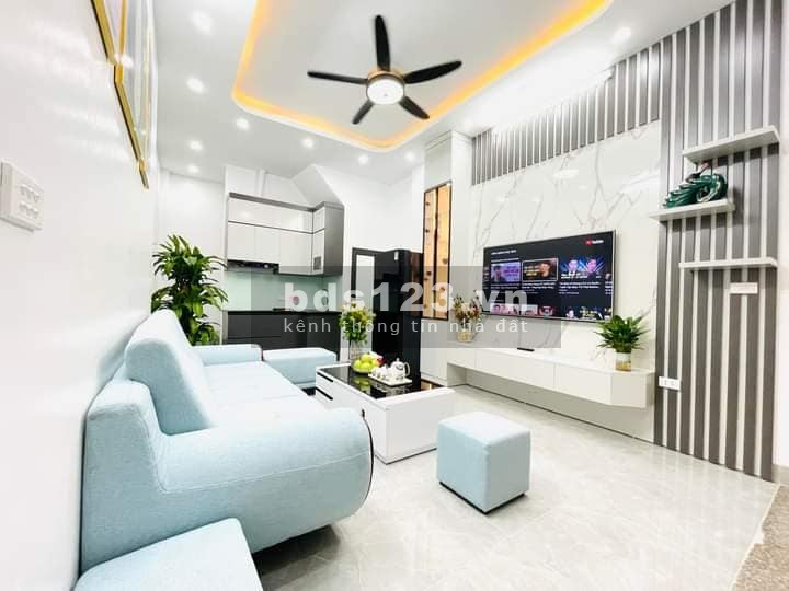 Bán nhà đẹp Đại La, Hai Bà Trưng 28m, 5 tầng, mt 3.8m, giá 3.82 tỷ.