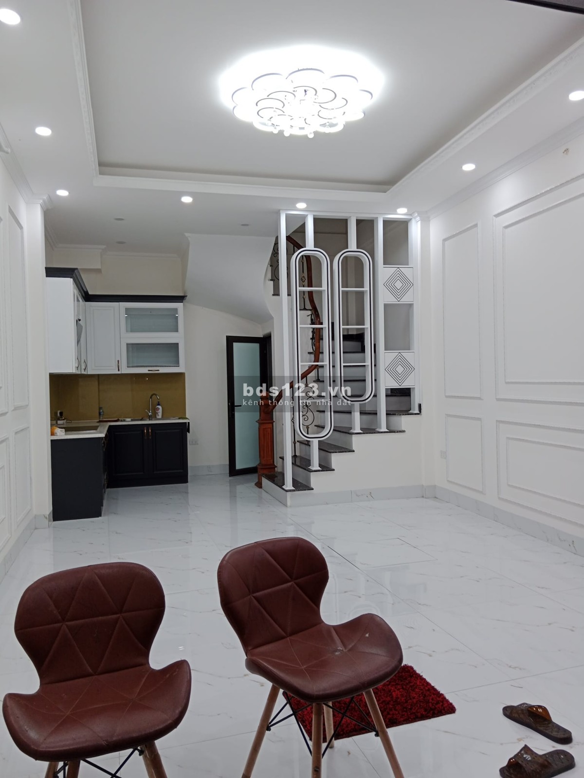 Nhà đẹp mới Trần Khát Chân, Hai Bà Trưng 30m, 5 tầng, mt 4.3m, giá 4.68 tỷ.