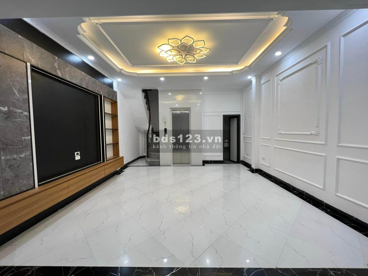 Bán nhà mới xây, nở hậu, đường thông, oto con vào nhà