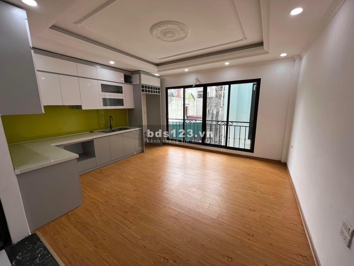 Bán nhà mới xây, nở hậu, đường thông, oto con vào nhà