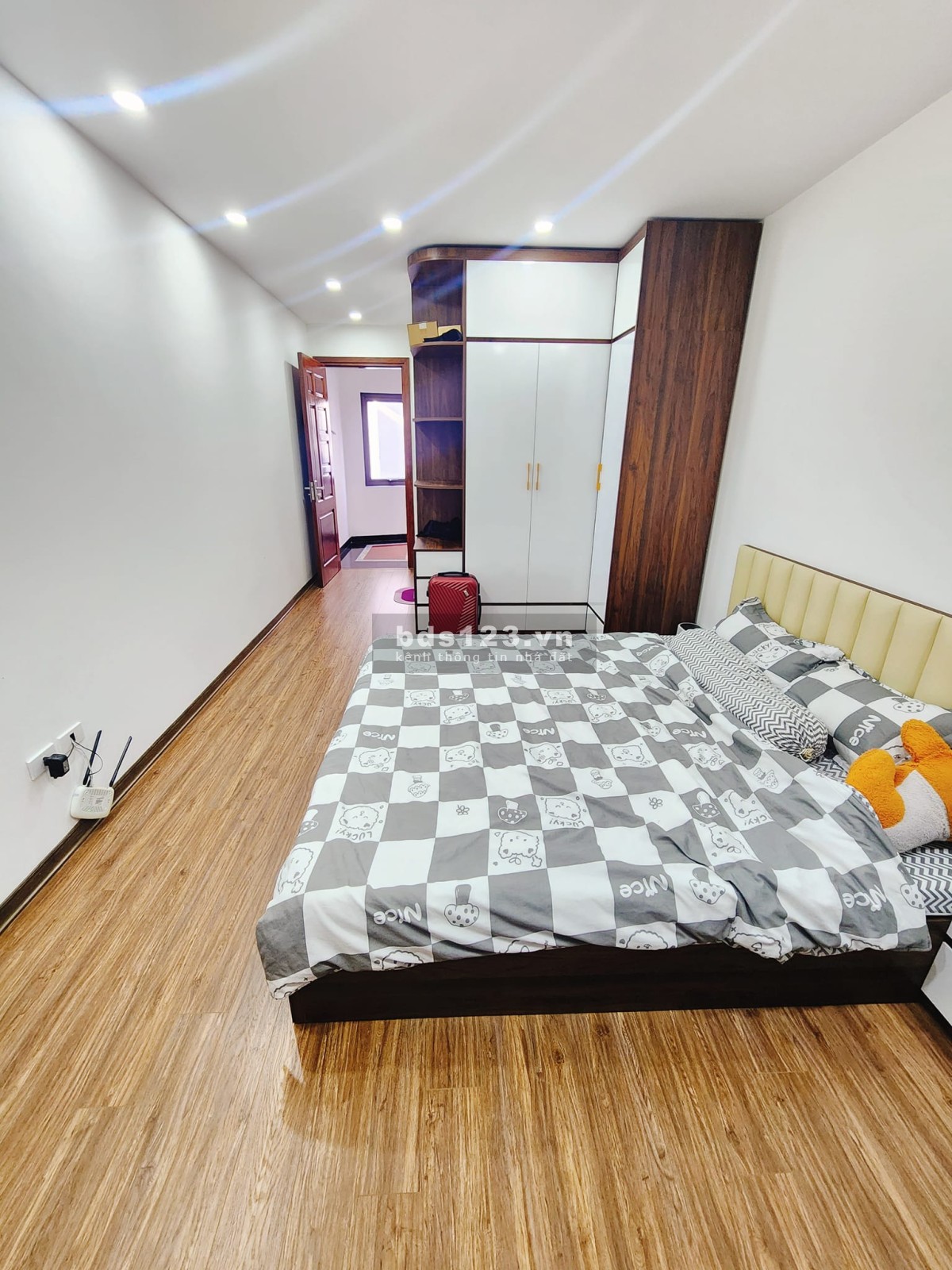 Bán nhà đẹp 5 tầng xây mới - 2 mặt ngõ, mặt phố Mỹ Đình - vị trị cực đẹp - sổ đẹp nở hậu